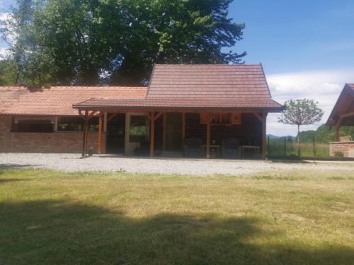 IMG-2352ad7c7f7cbfe64790d5a129e3ff46-V