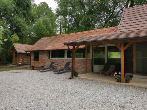 IMG-43d53b70c9dc97a9af716a9b0a158a79-V