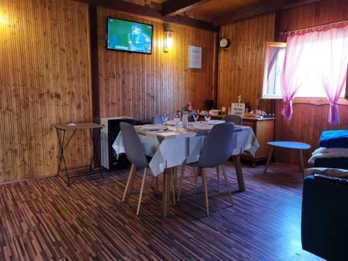 IMG-464fc71c7595283f8441c2f22c4ff657-V